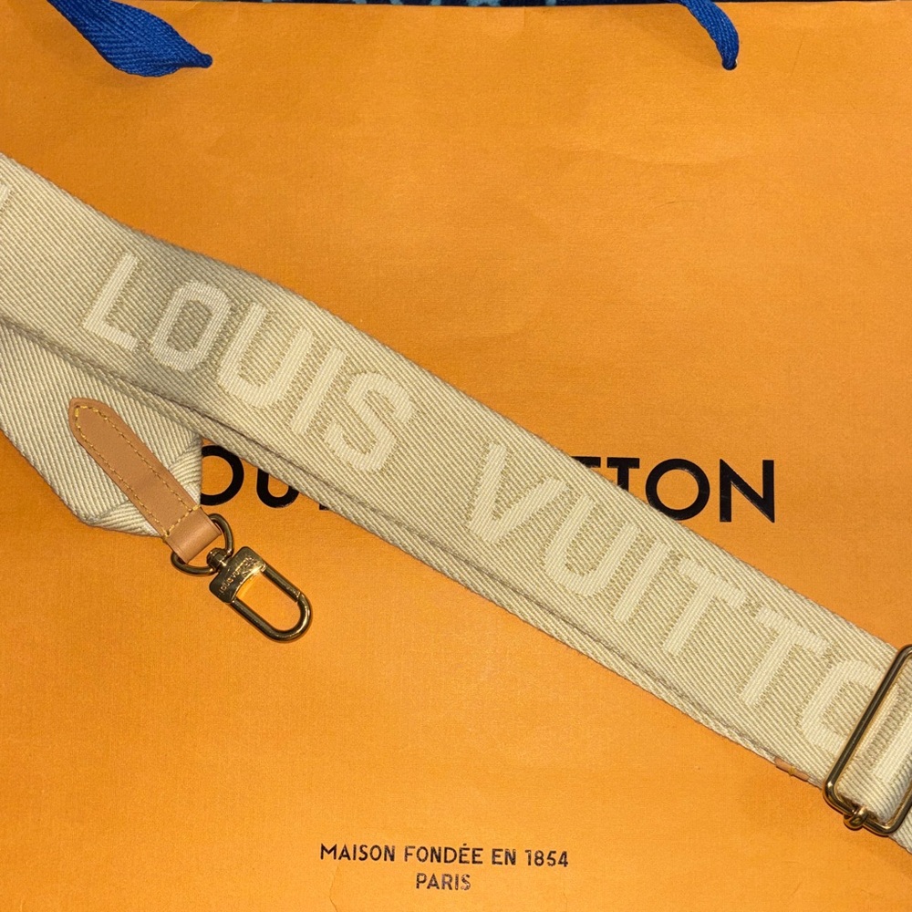 🔥🔥🔥BLACK FRIDAY SALE Louis Vuitton Cream Canvas Strap🔥🔥🔥